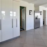 Seven-bedroom In Orbak 度假居