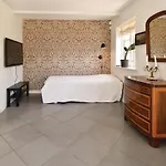 Seven-bedroom In Orbak 度假居