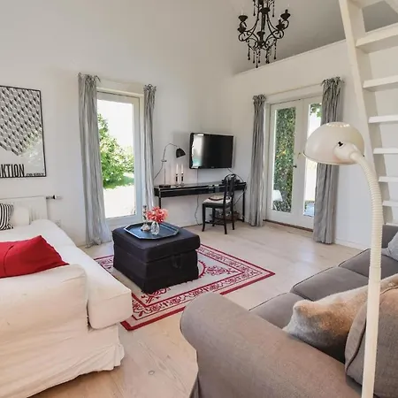 Seven-bedroom In Orbak