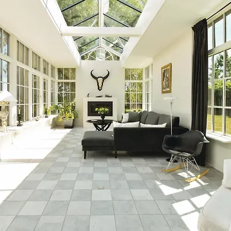 Dom wakacyjny Awesome Home In Orbaek