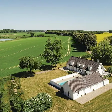 Seven-bedroom In Orbak *