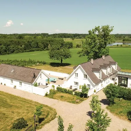 Dom wakacyjny Awesome Home In Orbaek
