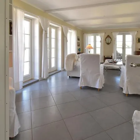 Seven-bedroom In Orbak بيت للعطل