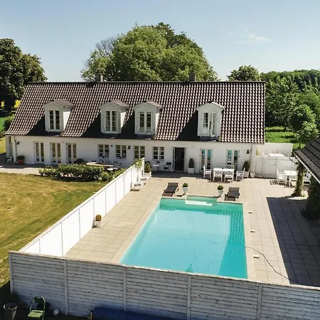 Seven-bedroom In Orbak Ørbæk