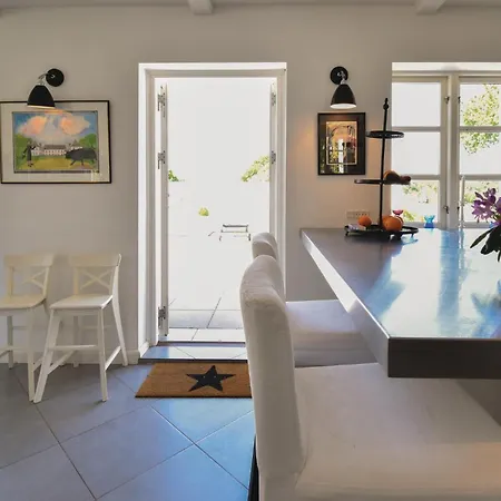 Dom wakacyjny Awesome Home In Orbaek *