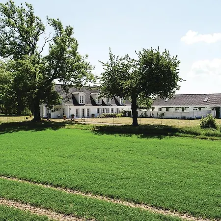 Dom wakacyjny Awesome Home In Orbaek
