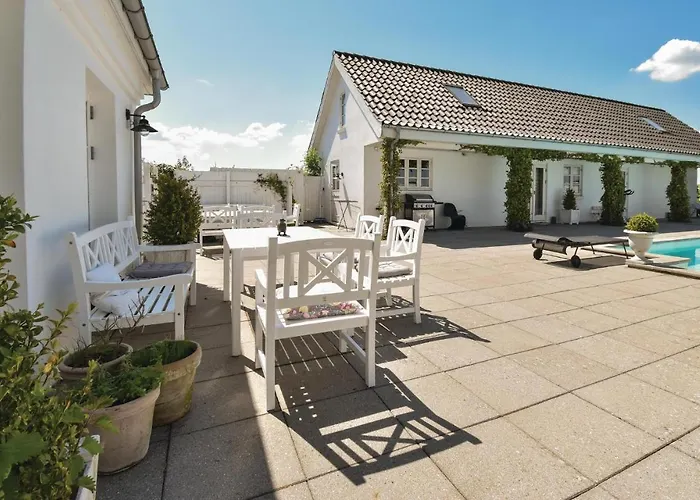 Seven-bedroom In Orbak Hébergement de vacances