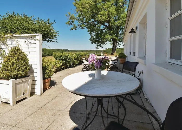 Seven-bedroom In Orbak