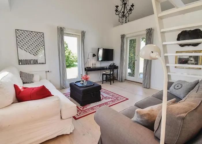 Seven-bedroom In Orbak