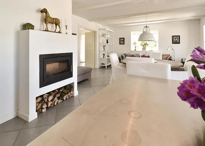 Seven-bedroom In Orbak Hébergement de vacances *