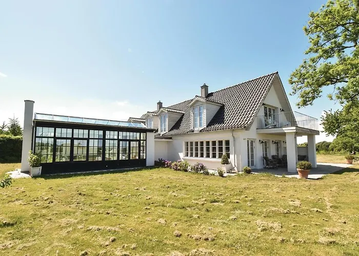 Seven-bedroom In Orbak Orbaek (Nyborg)