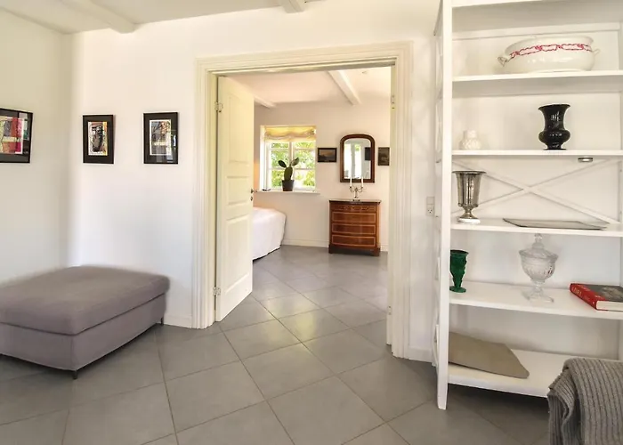 Seven-bedroom In Orbak