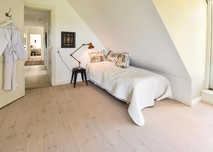 Seven-bedroom In Orbak