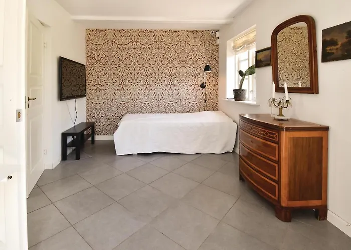 Seven-bedroom In Orbak Hébergement de vacances