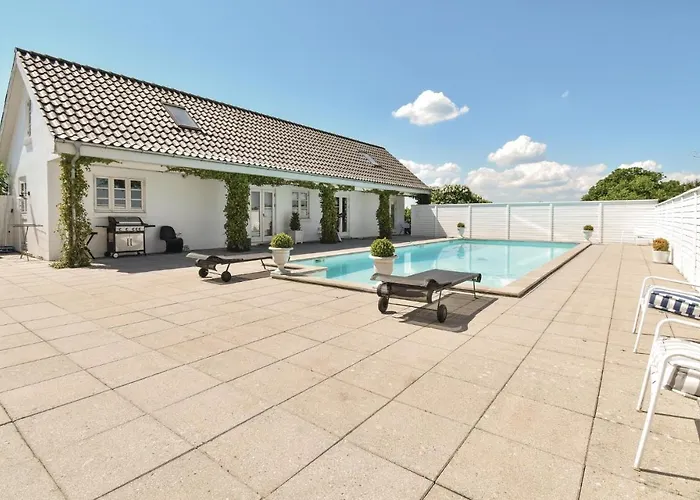 Seven-bedroom In Orbak