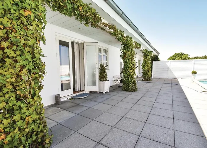 Seven-bedroom In Orbak Hébergement de vacances