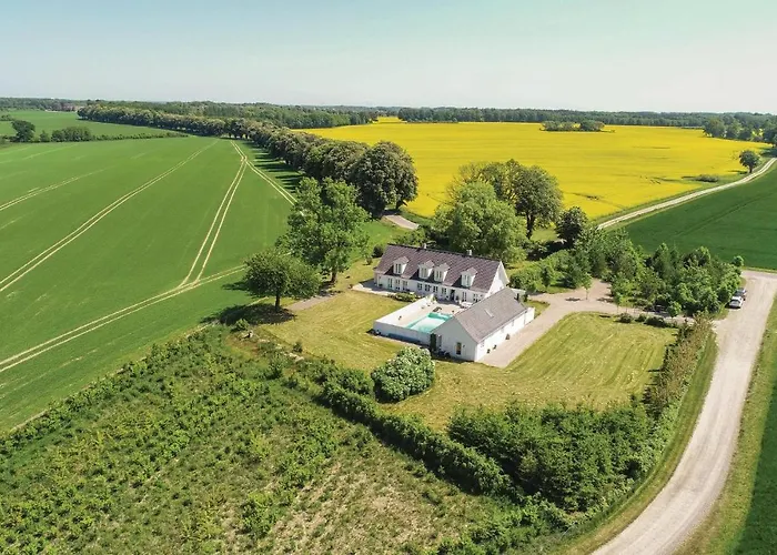 Seven-bedroom In Orbak *