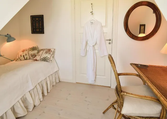 Seven-bedroom In Orbak Hébergement de vacances *