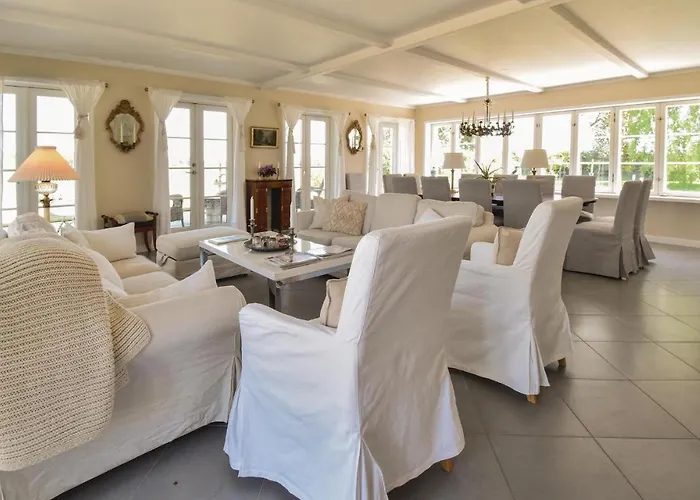 Seven-bedroom In Orbak Hébergement de vacances *