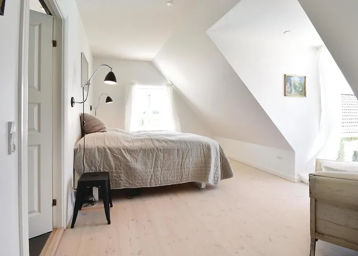 Seven-bedroom In Orbak Hébergement de vacances *