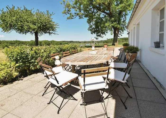 Seven-bedroom In Orbak